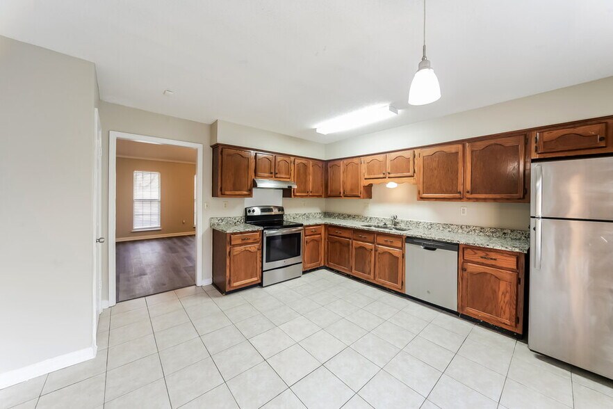 Building Photo - 6845 Dunbarton Dr