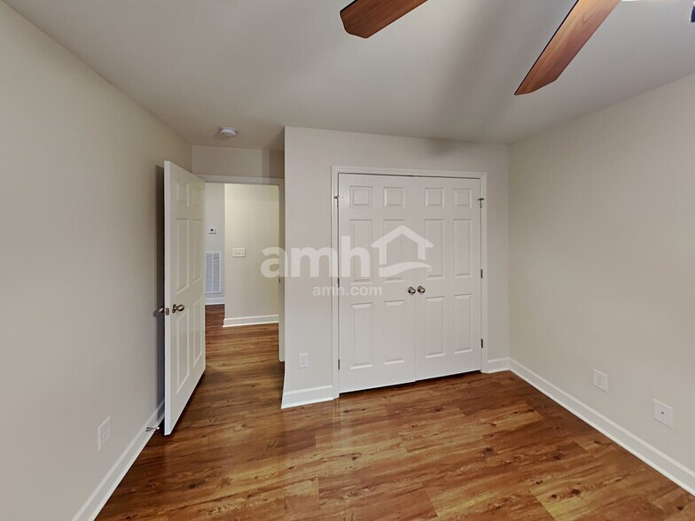 Building Photo - 140 Abbey Rd