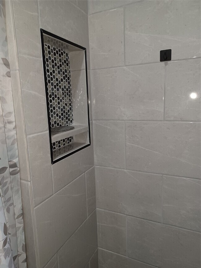 Building Photo - 5815 Schevers St