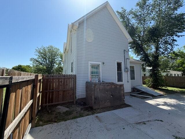 Building Photo - 321 N Cypress St
