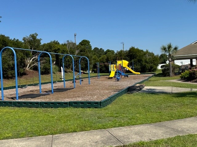 Building Photo - 3030 Hollybrooke Dr