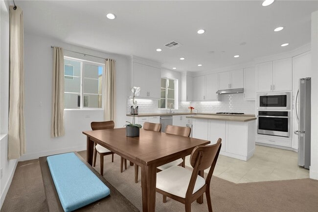 Building Photo - 140 Allusion