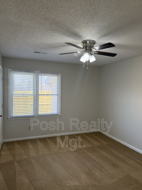 Building Photo - 629 Mystic Dr