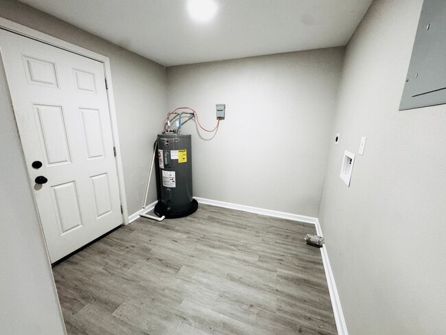 Building Photo - 7440 Bomer Dr