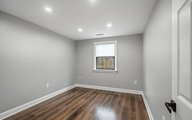 Building Photo - 239 Smallwood Ct