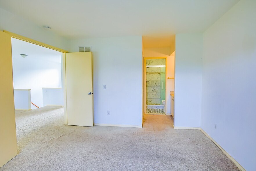 Building Photo - 716 Eton Ct