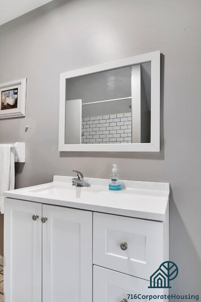 Building Photo - Furnished 1-Bedroom Upper Apartment on Prospect Ave