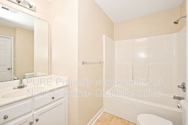 Building Photo - 1459 Ontario Dr