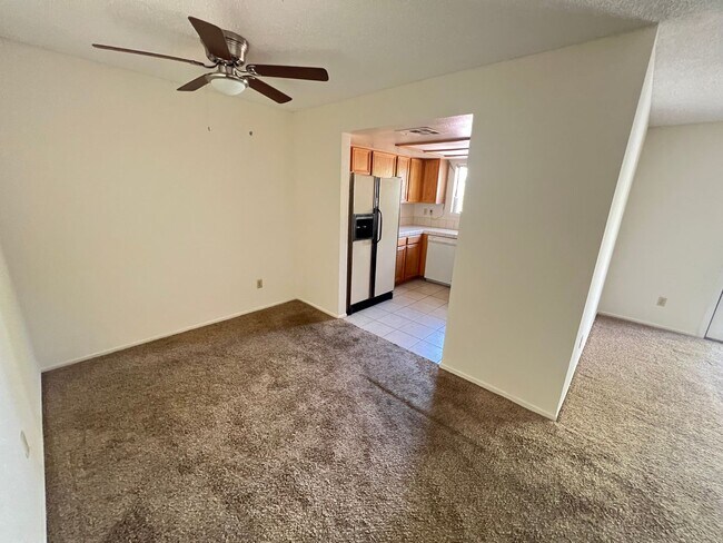 Building Photo - Spacious 2 bedroom 2nd floor unit
