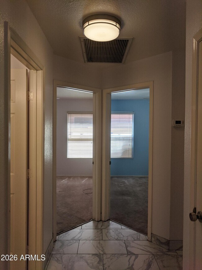 Building Photo - 1321 N Jamaica Way