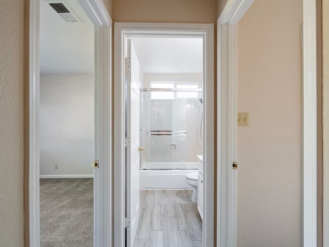 Building Photo - Single Level Ranch Home In Desirable Clayt...