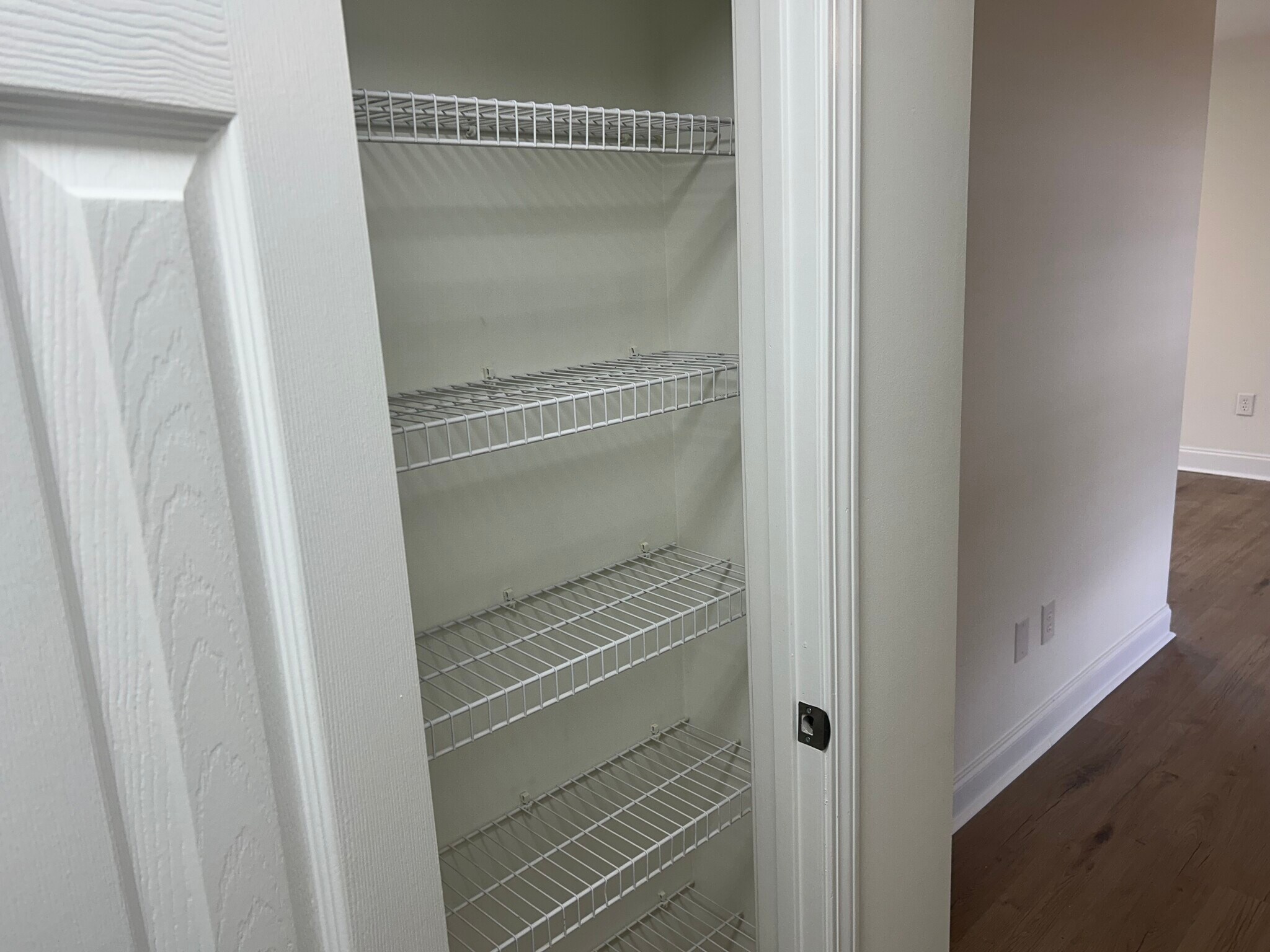 Building Photo - 151 Whispering Glen Cir