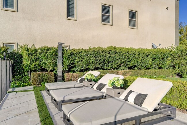 Building Photo - Distinctive Fully Furnished Estate in The Canyons!