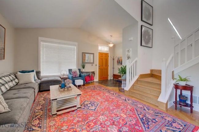 Building Photo - Charming 5-Bedroom Family Home for Rent in...