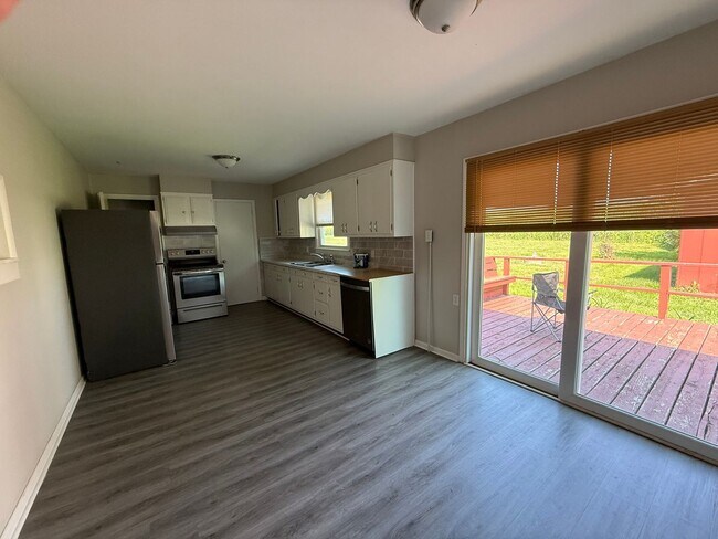 Building Photo - Great 3 bedroom 2 bath witb garage
