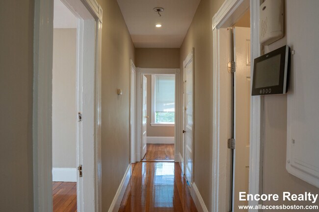 Building Photo - 7 Parker Hill Ave