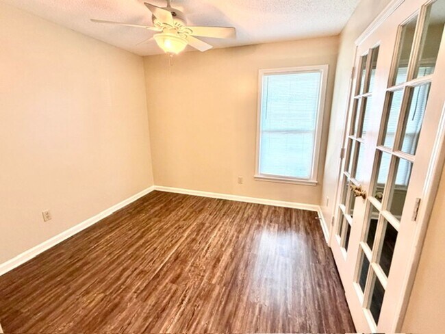 Building Photo - 876 Wood Cade Cove