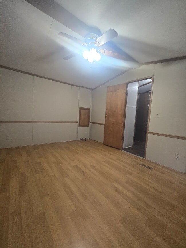 Building Photo - Super Cute 3 Bed 2 Bath Mobile Home!