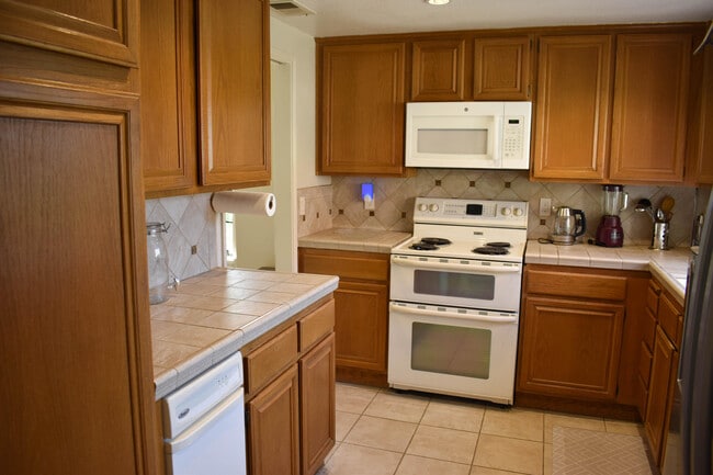 Building Photo - 113 Vitoria Ln