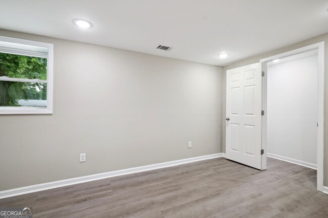 Building Photo - 3583 Steinhauer Rd