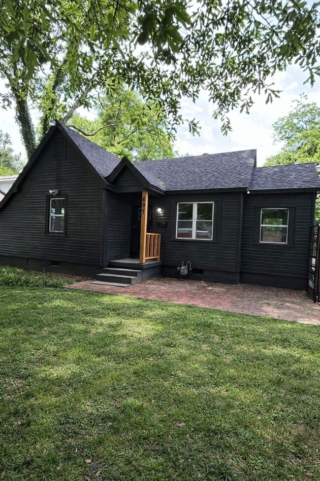 Building Photo - 697 N Holmes St