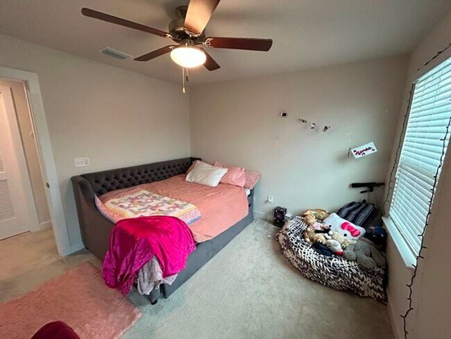 Building Photo - Beautiful Home in Moyock Subdivision - Min...