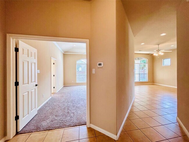 Building Photo - 2501 Farleigh Ln