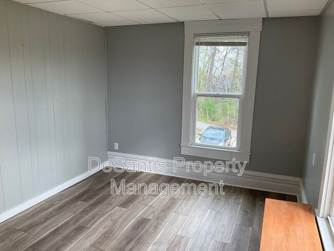 Building Photo - 1632 Steuben St