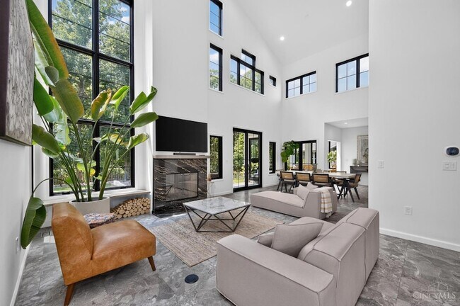 Building Photo - 6582 Rosewood Ln