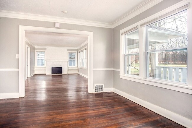 Building Photo - SEE IT NOW: Charming Updated Home in a Qui...