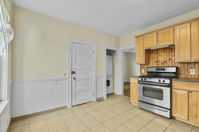 Building Photo - 31 Harold St