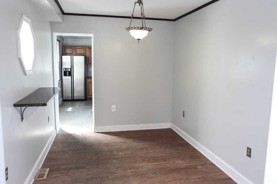 dining room - 2823 Chatham St