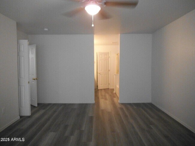 Building Photo - 1341 E Cathedral Rock Dr