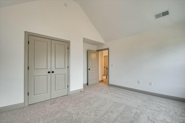 Building Photo - 2021 Warbler Dr