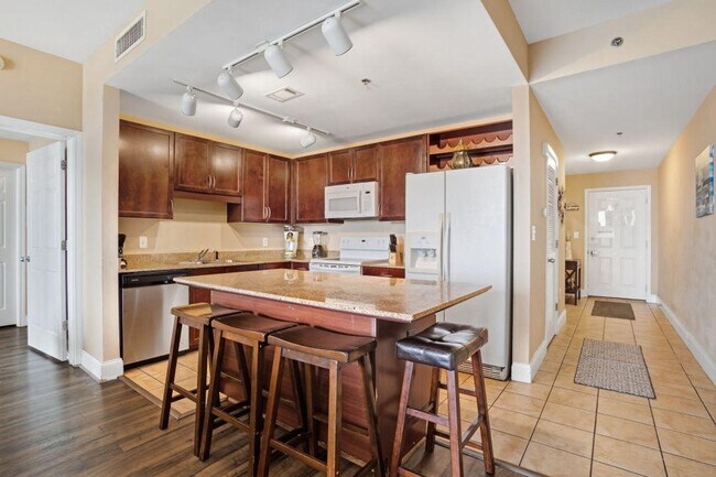 Building Photo - 9860 S Thomas Dr