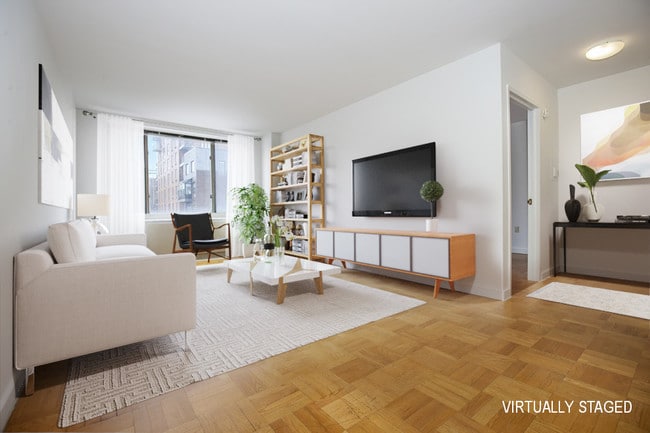 Interior Photo - Chelsea Grande