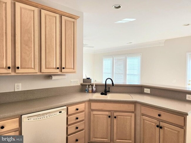 Building Photo - 20667 Golden Ridge Dr
