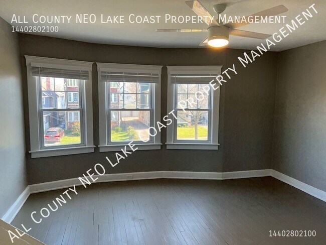 Building Photo - 1472 Ridgewood Ave