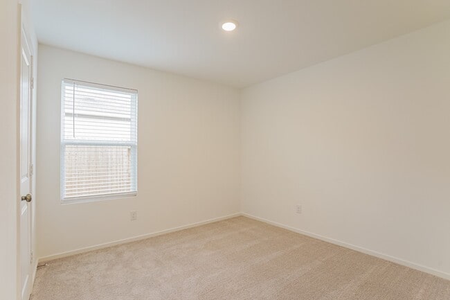 Building Photo - 319 Bush Mdw Ln