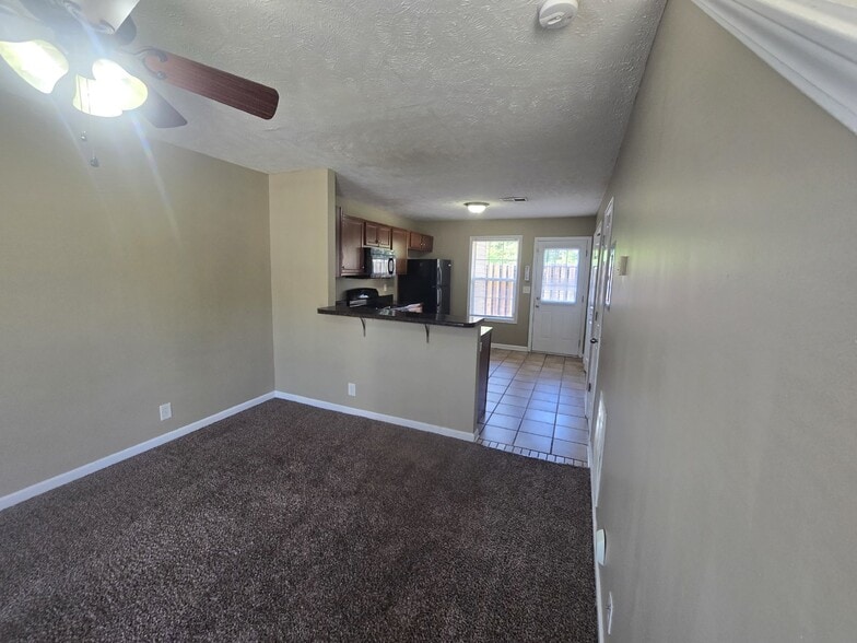 Building Photo - 812D Oak Arbor Ct
