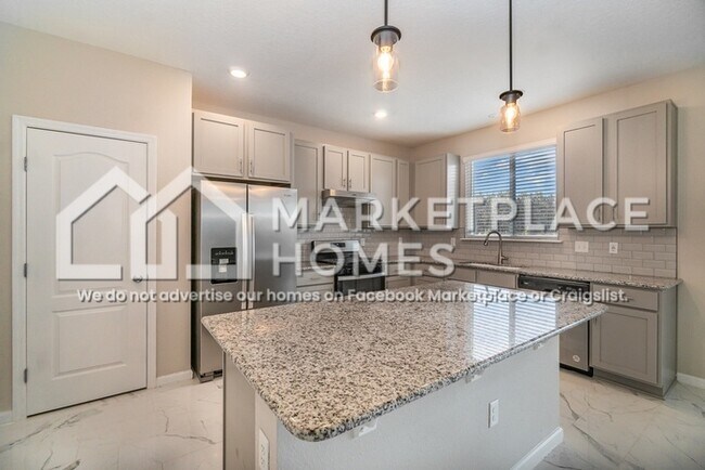 Building Photo - 11033 Stapleton Dr