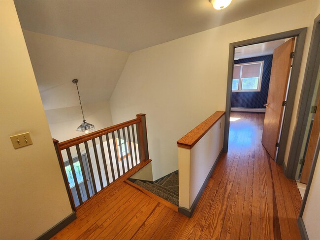 Building Photo - 109 N Hollow Rd