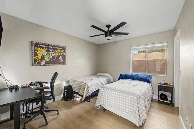 Building Photo - 8352 W San Juan Ave