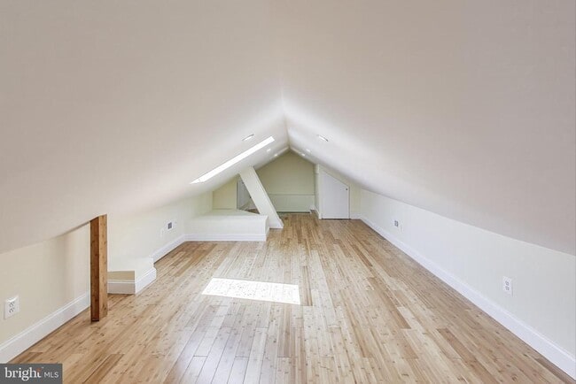 Building Photo - 5516 Greentree Rd