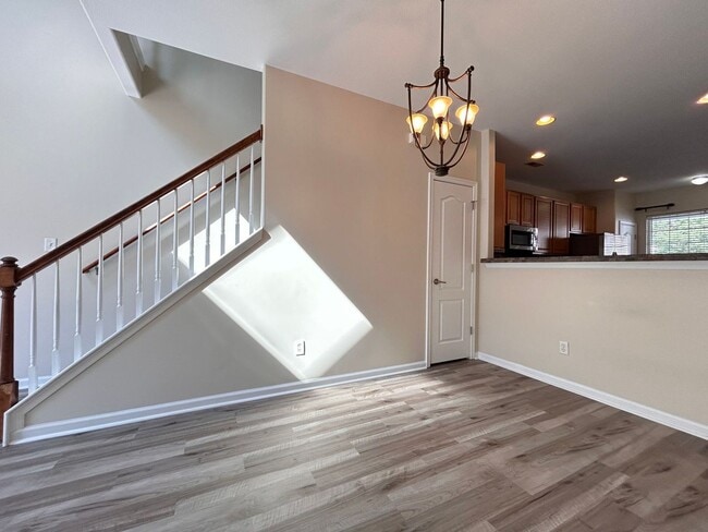 Building Photo - 927 Hunley Dr