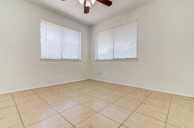 Building Photo - 1202 Westcott Dr
