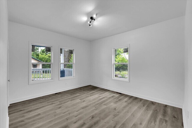 Building Photo - 158 Seay St