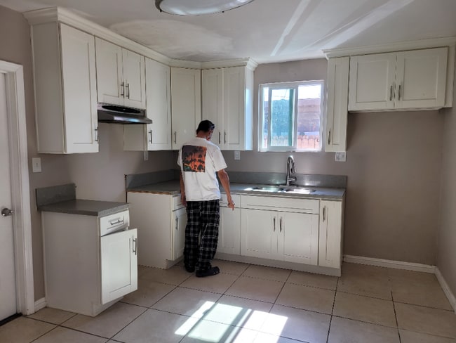 Building Photo - 1067 S Herbert Ave