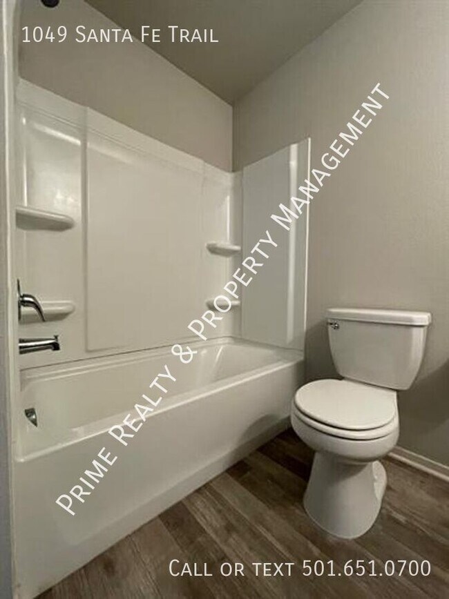 Building Photo - 1049 Santa Fe Trl