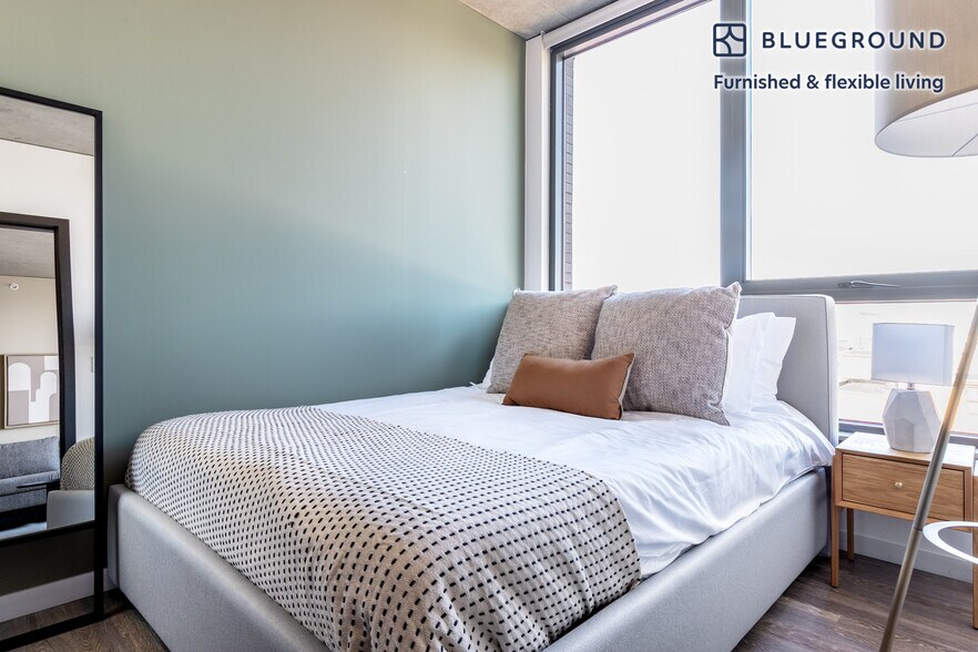 Building Photo - 939 W Washington Blvd